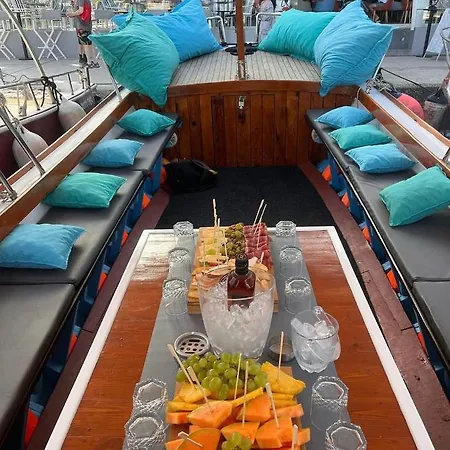 Botel Gringo Boat Budua